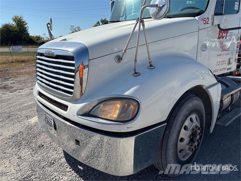 Freightliner Columbia 120 6x4 T/A Day Cab Truck Tractor Motrici e Trattori Stradali