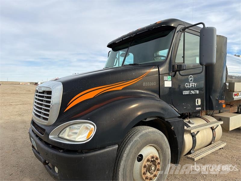 Freightliner Columbia 120 6x4 Tanker Truck Tovornjaki cisterne