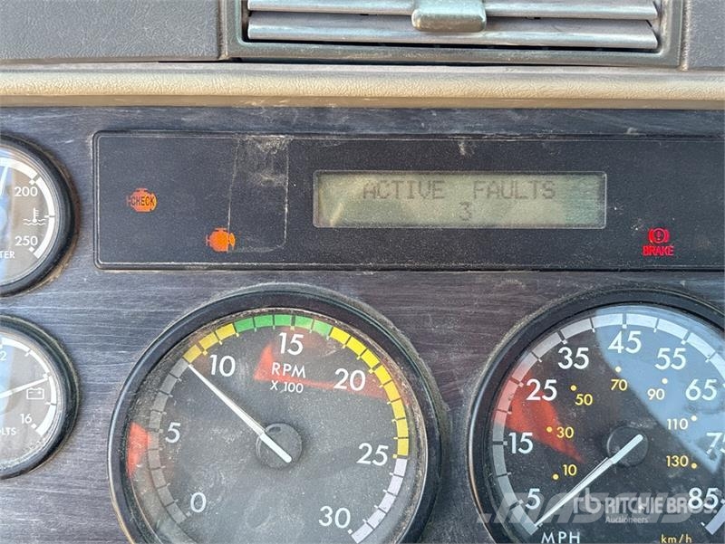Freightliner Columbia 120 6x4 T/A Day Cab Truck Tractor Motrici e Trattori Stradali