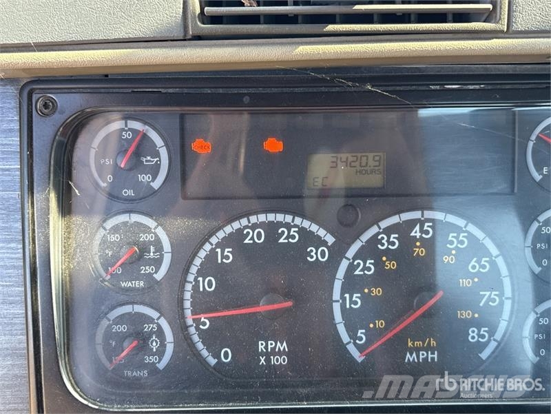 Freightliner Columbia 112 Тягачі