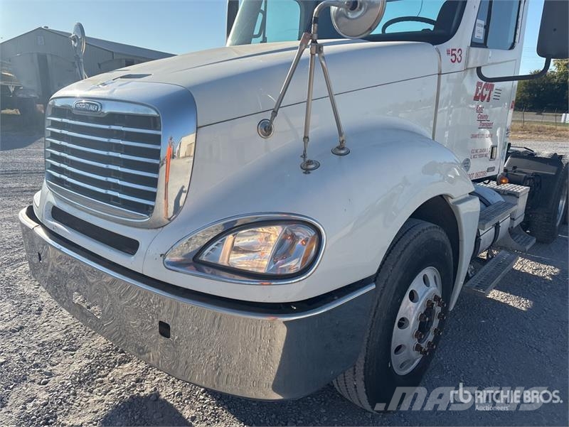 Freightliner Columbia 120 6x4 T/A Day Cab Truck Tractor Vlačilci
