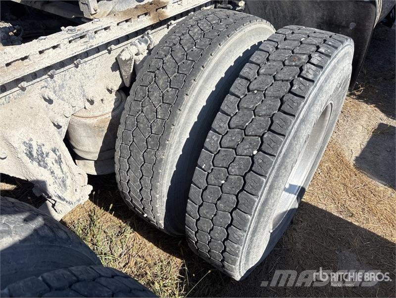 Freightliner Columbia 120 6x4 T/A Day Cab Truck Tractor Motrici e Trattori Stradali