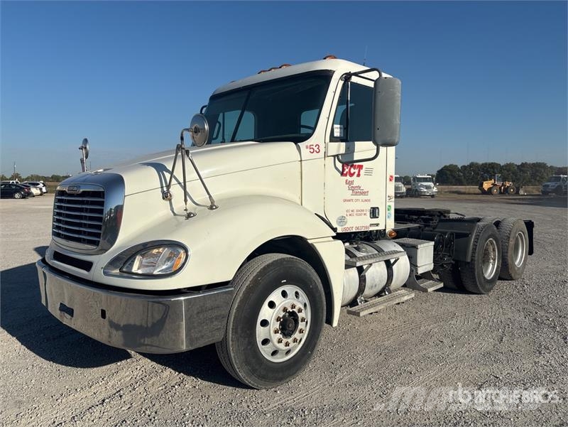 Freightliner Columbia 120 6x4 T/A Day Cab Truck Tractor Vlačilci