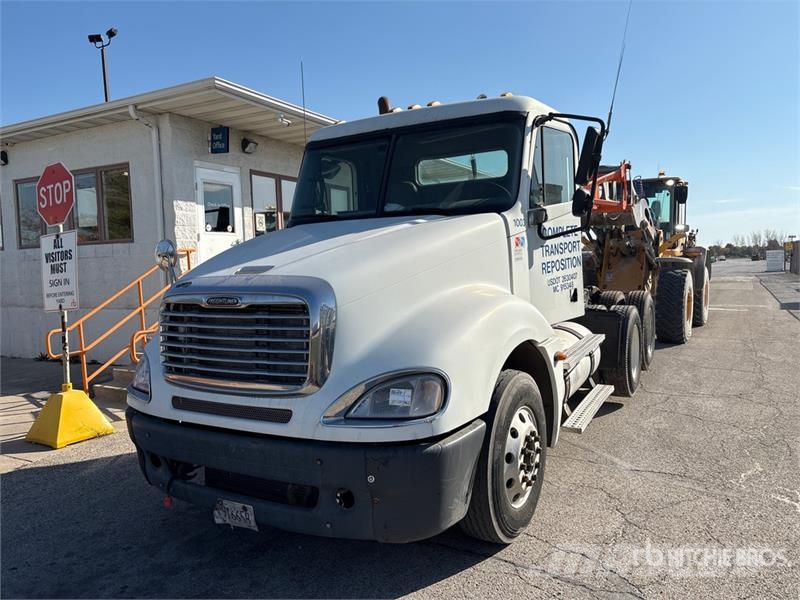 Freightliner Columbia 120 T/A Day Cab Truck Tractor Tegljači