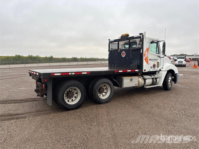 Freightliner Columbia 120 Platformas/izkraušana no sāniem