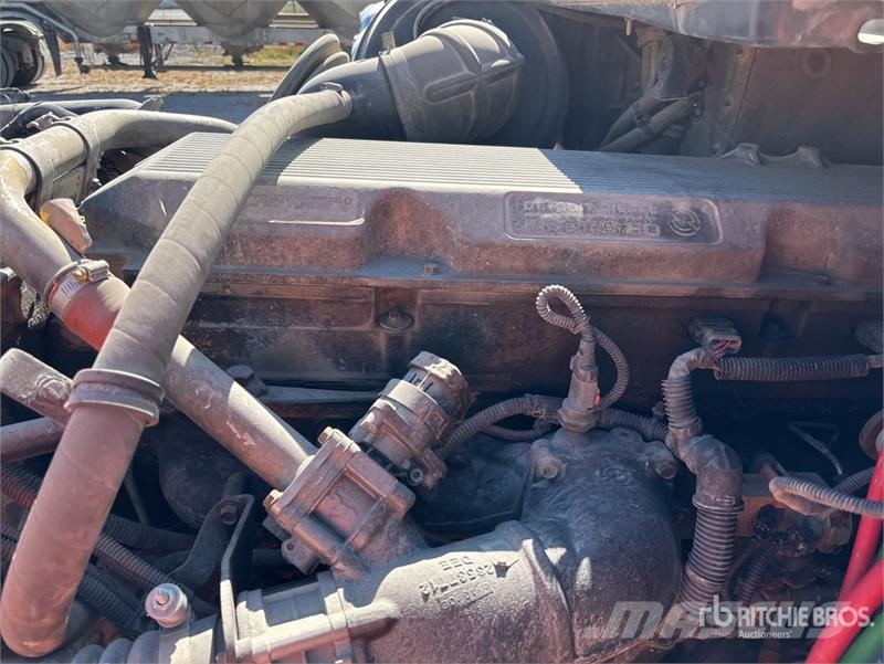 Freightliner Columbia 120 6x4 T/A Day Cab Truck Tractor Motrici e Trattori Stradali