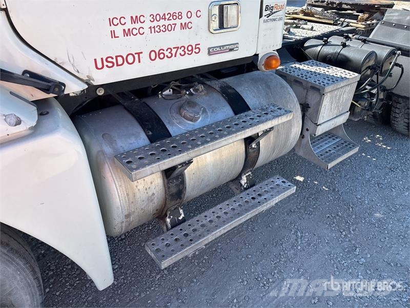 Freightliner Columbia 120 6x4 T/A Day Cab Truck Tractor Motrici e Trattori Stradali