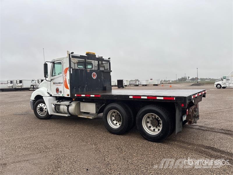 Freightliner Columbia 120 Platformas/izkraušana no sāniem