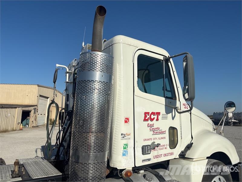 Freightliner Columbia 120 6x4 T/A Day Cab Truck Tractor Vlačilci