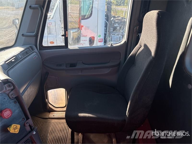 Freightliner Columbia 120 6x4 T/A Day Cab Truck Tractor Vlačilci