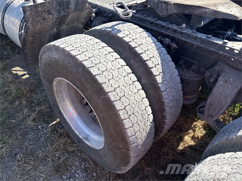 Freightliner Columbia 112 Тягачі