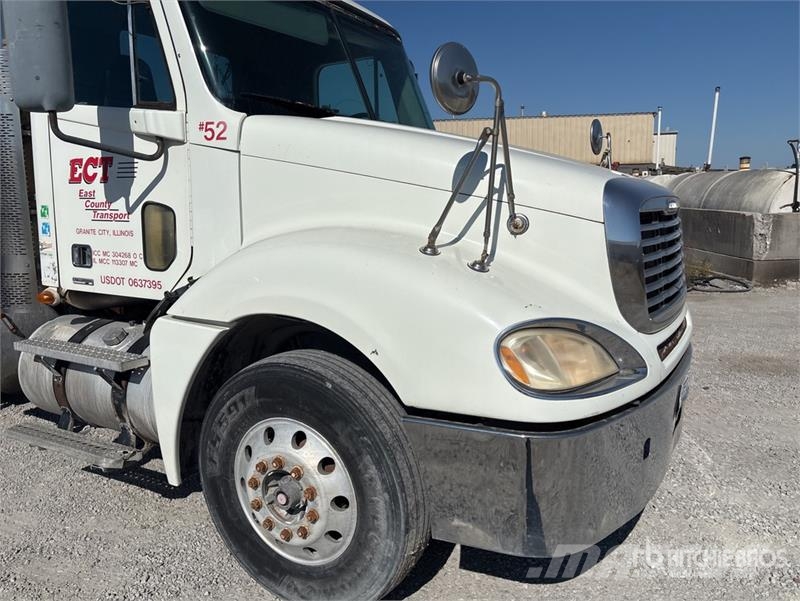 Freightliner Columbia 120 6x4 T/A Day Cab Truck Tractor Motrici e Trattori Stradali