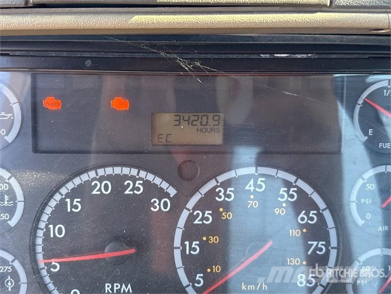 Freightliner Columbia 112 Тягачі