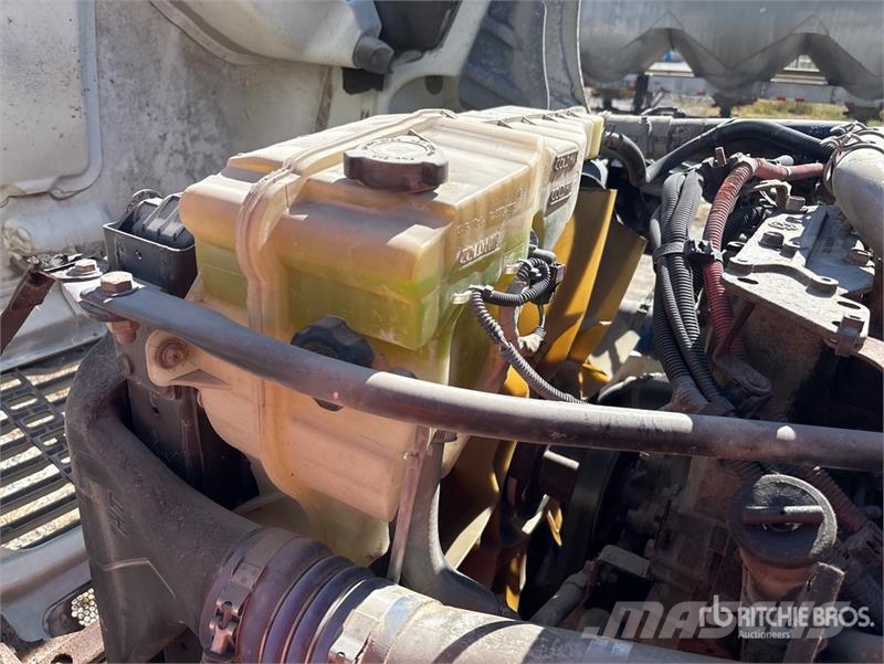 Freightliner Columbia 120 6x4 T/A Day Cab Truck Tractor Motrici e Trattori Stradali