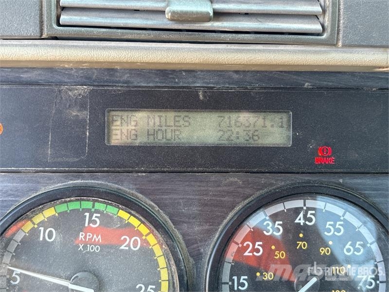 Freightliner Columbia 120 6x4 T/A Day Cab Truck Tractor Motrici e Trattori Stradali