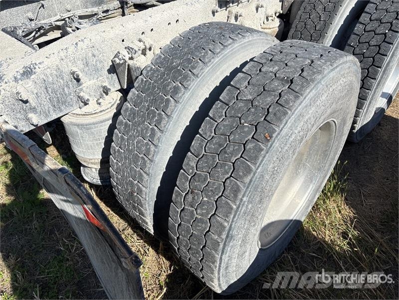 Freightliner Columbia 120 6x4 T/A Day Cab Truck Tractor Motrici e Trattori Stradali