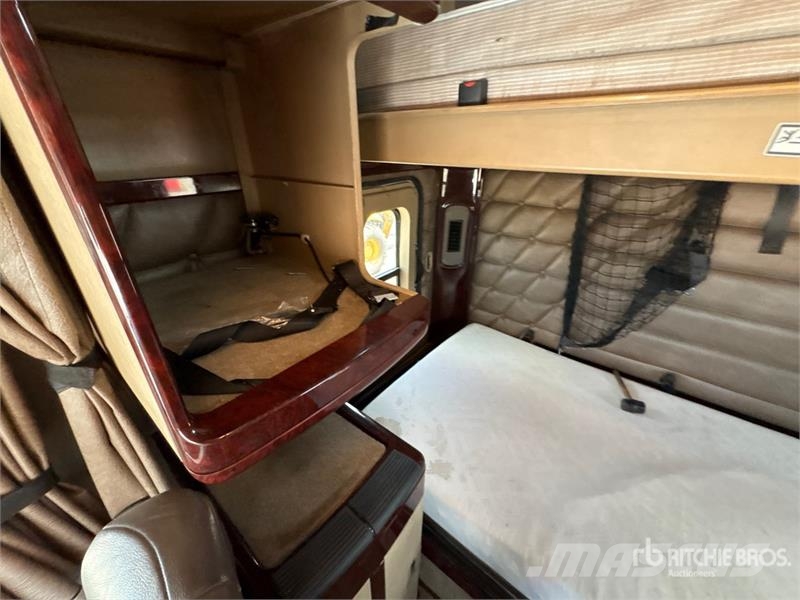 Freightliner Coronado 132 6x4 T/A Sleeper Truck Tractor (Glider Vlačilci