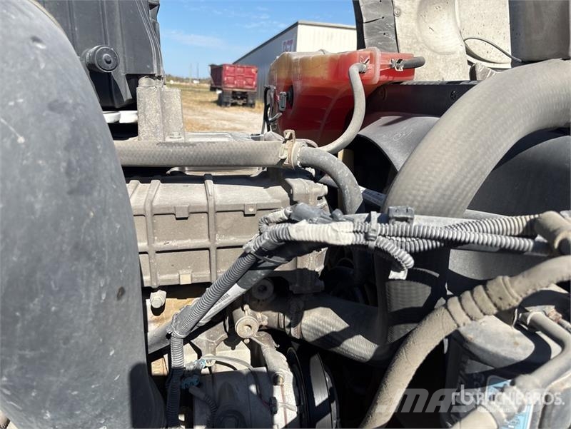 Freightliner Coronado 122SD Тягачі