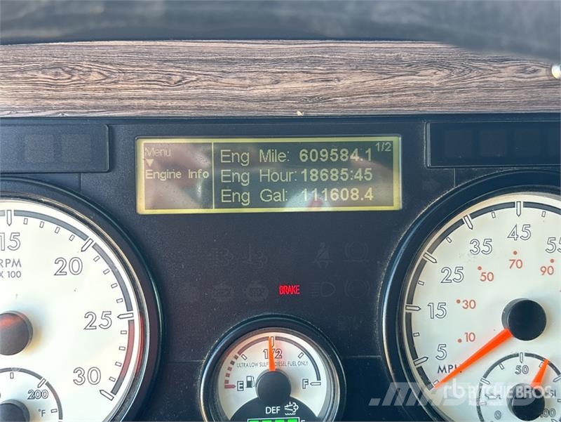 Freightliner Coronado 122SD Тягачі