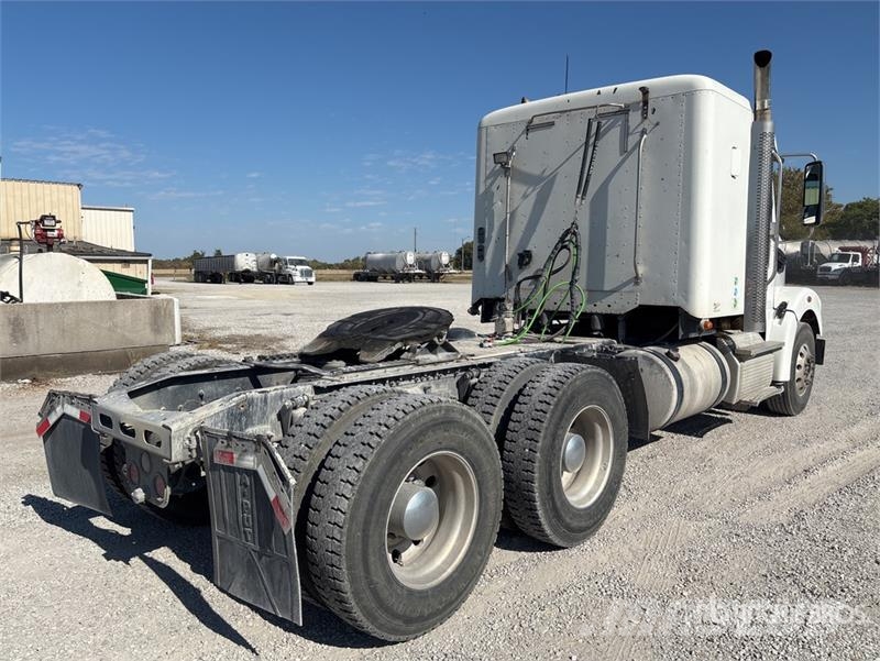 Freightliner Coronado 122SD Тягачі