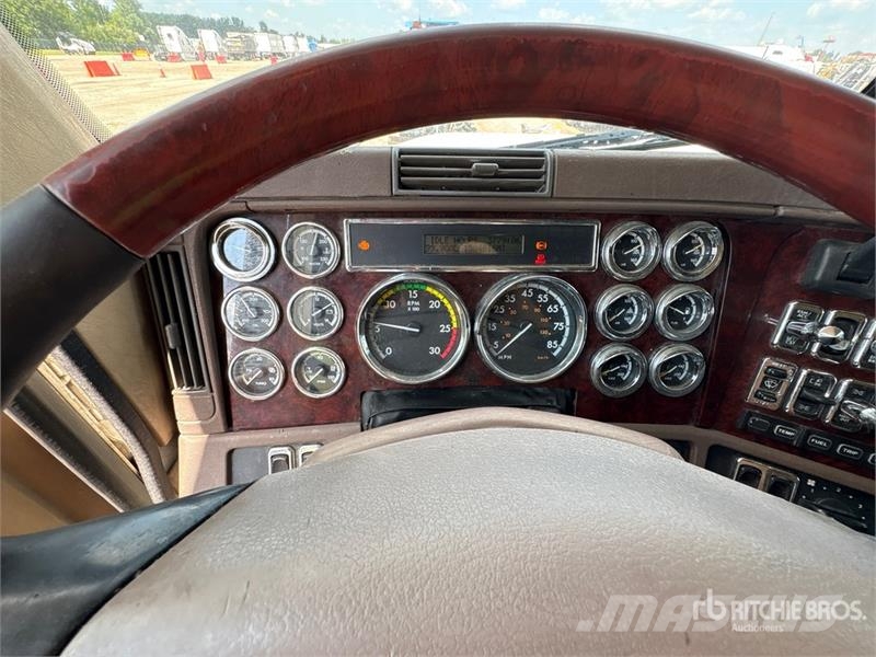 Freightliner Coronado 132 6x4 T/A Sleeper Truck Tractor (Glider Vlačilci