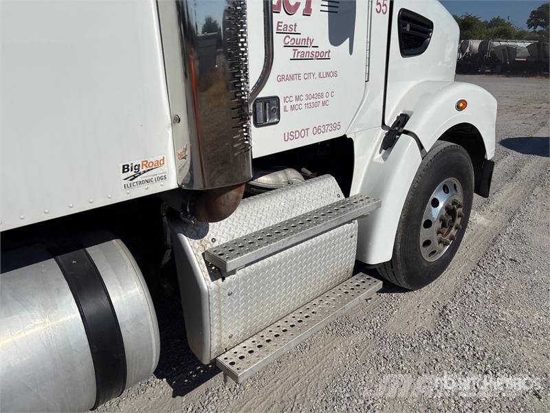 Freightliner Coronado 122SD Тягачі