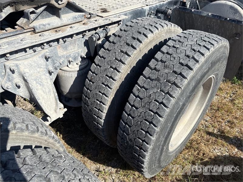 Freightliner Coronado 122SD Тягачі