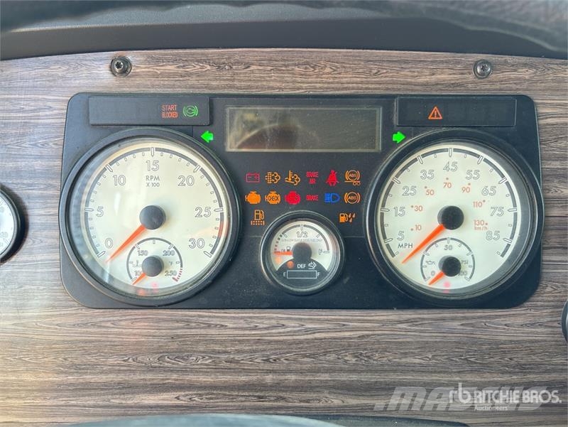Freightliner Coronado 122SD Тягачі