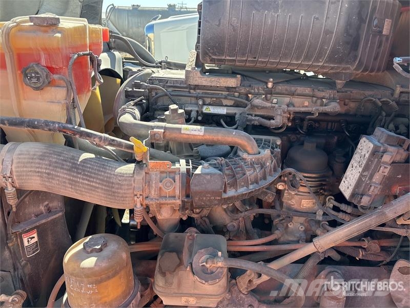 Freightliner Coronado 122SD Тягачі