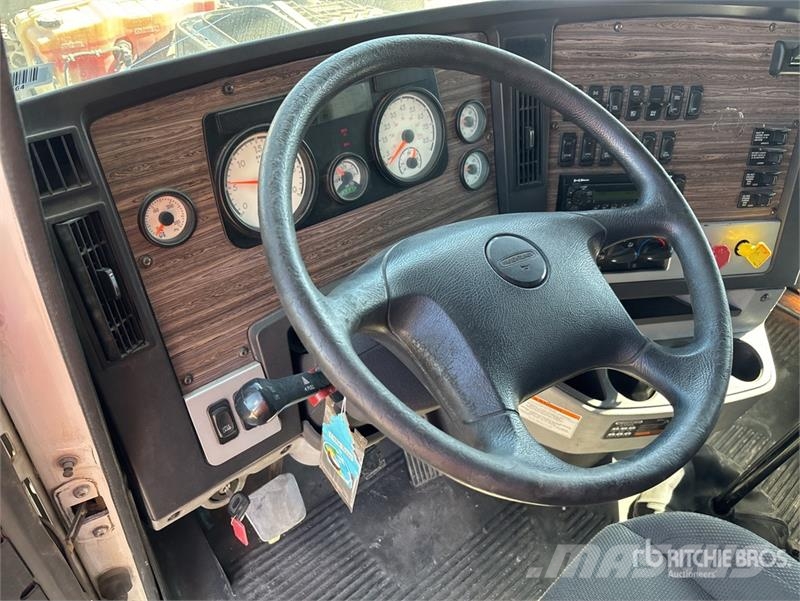 Freightliner Coronado 122SD Тягачі