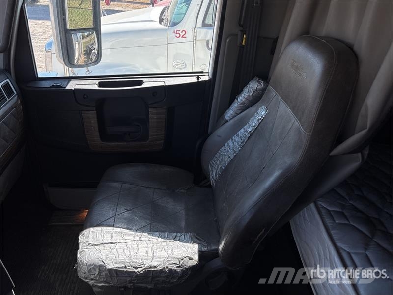 Freightliner Coronado 122SD Тягачі
