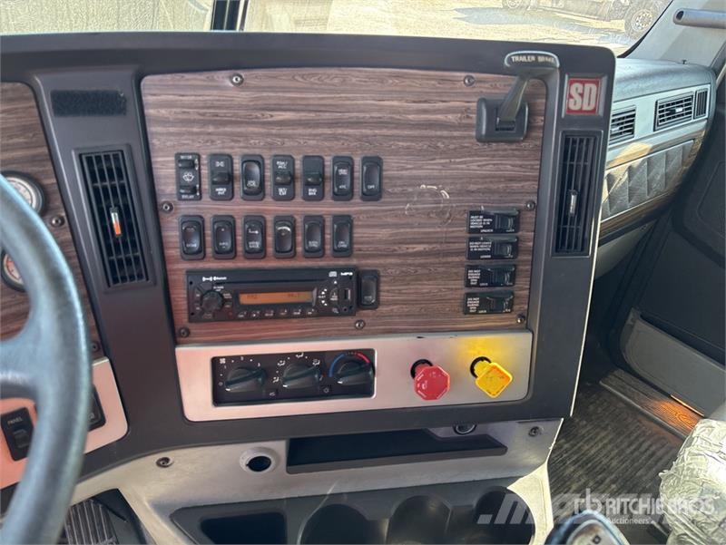 Freightliner Coronado 122SD Тягачі