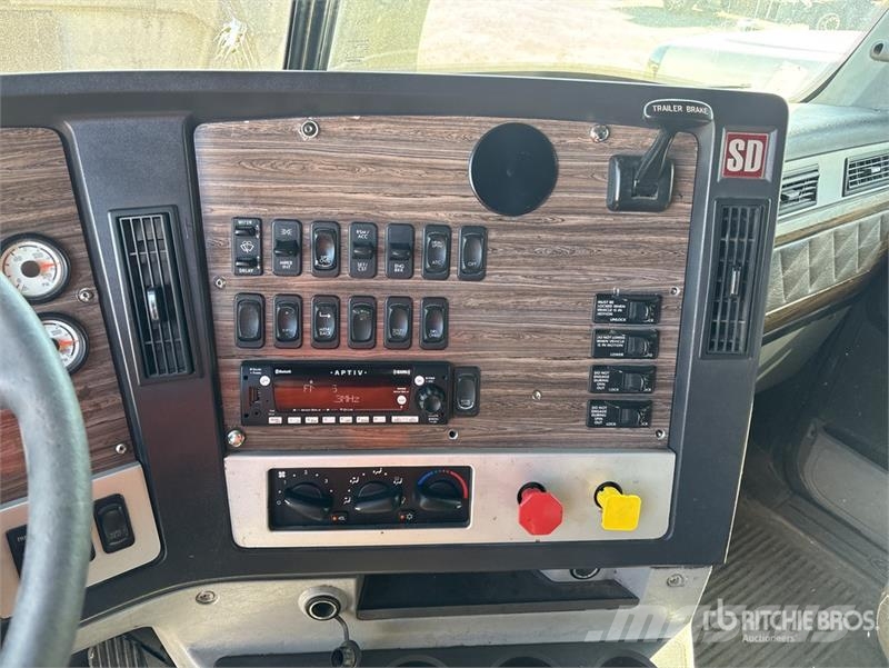 Freightliner Coronado 122SD Тягачі