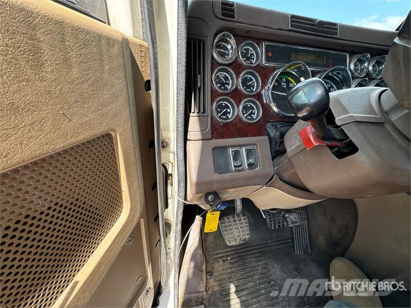 Freightliner Coronado 132 6x4 T/A Sleeper Truck Tractor (Glider Vlačilci