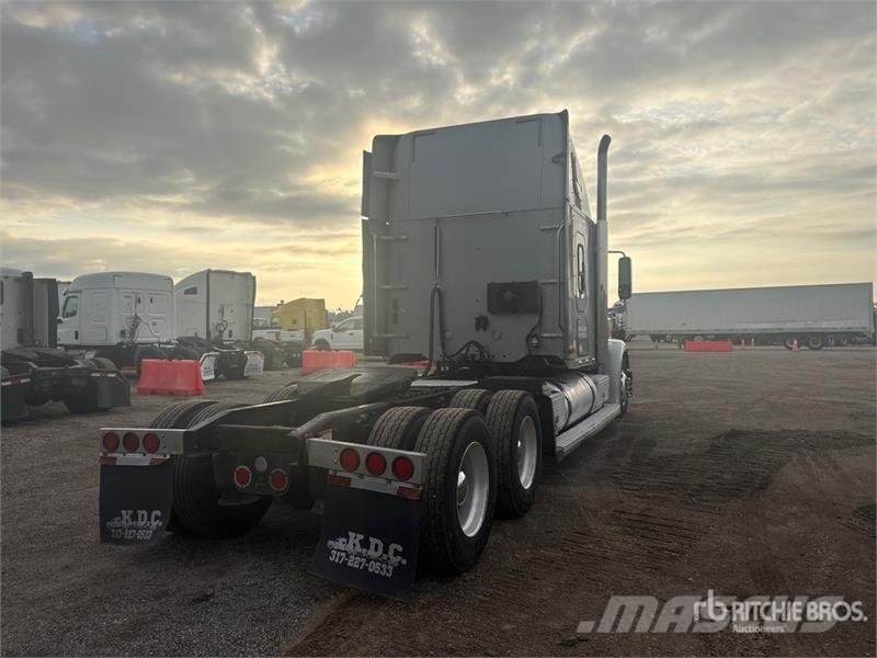 Freightliner Coronado 6x4 T/A Sleeper Truck Tractor Prime Movers