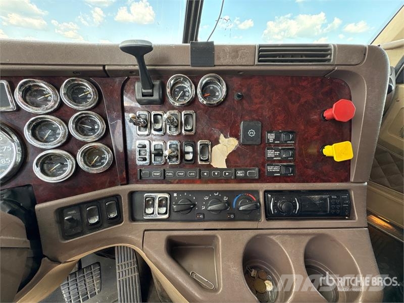 Freightliner Coronado 132 6x4 T/A Sleeper Truck Tractor (Glider Vlačilci