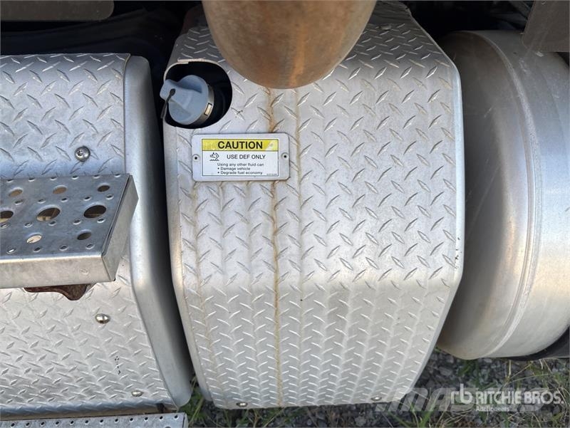 Freightliner Coronado 122SD Тягачі
