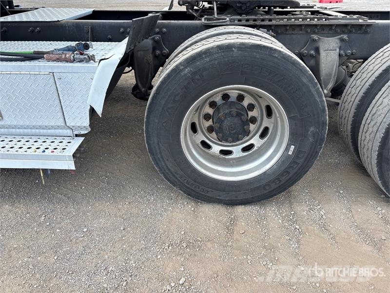 Freightliner Coronado 132 6x4 T/A Sleeper Truck Tractor (Glider Vlačilci