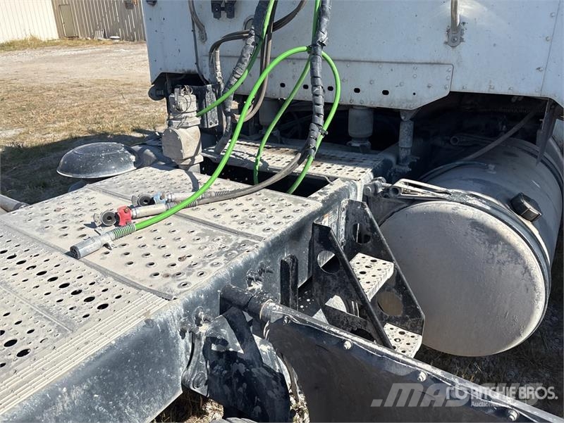 Freightliner Coronado 122SD Тягачі