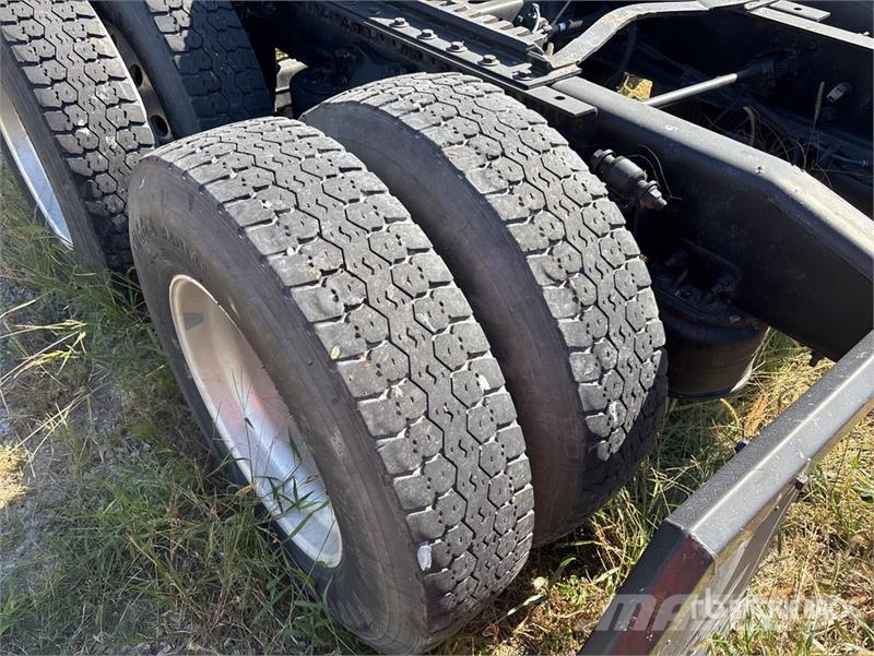Freightliner Coronado 122SD Тягачі