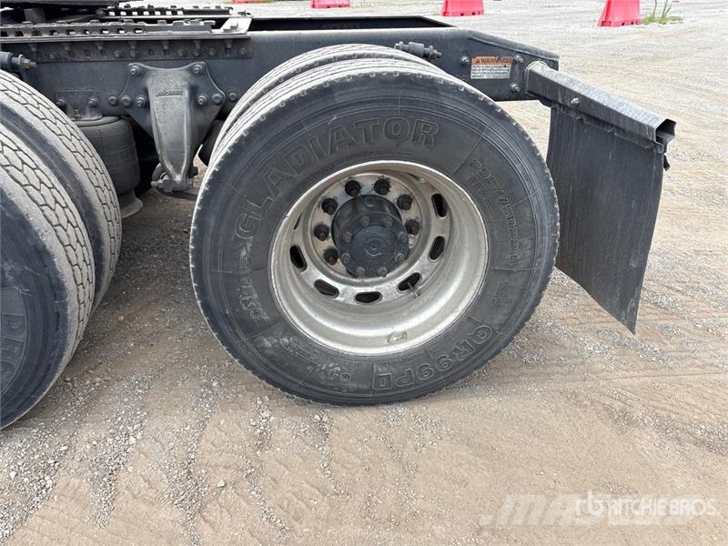 Freightliner Coronado 132 6x4 T/A Sleeper Truck Tractor (Glider Vlačilci