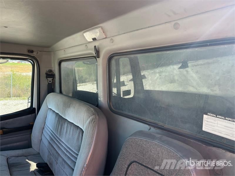Freightliner FL 70 Tovornjaki za žagovino