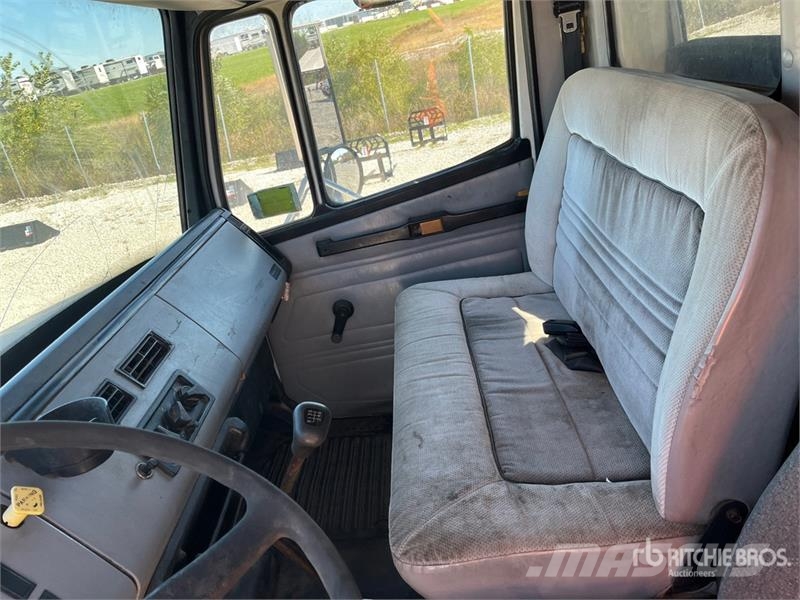 Freightliner FL 70 Tovornjaki za žagovino