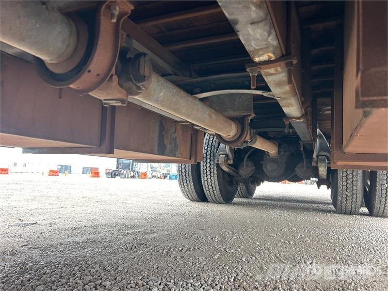 Freightliner FLB 6x4 Van Truck Фургони