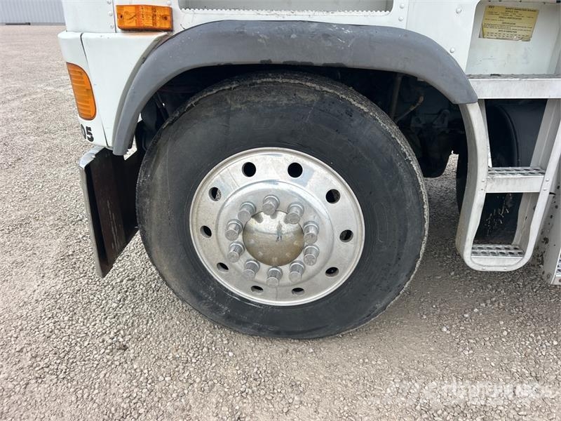 Freightliner FLB 6x4 Van Truck Фургони