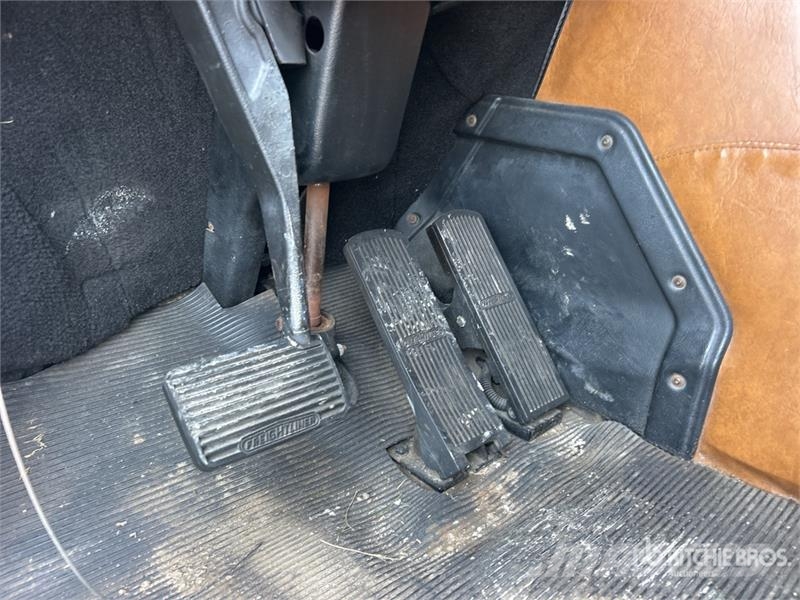 Freightliner FLB 6x4 Van Truck Фургони
