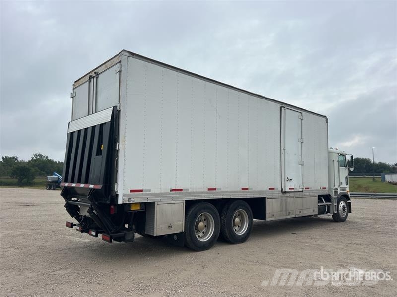 Freightliner FLB 6x4 Van Truck Фургони