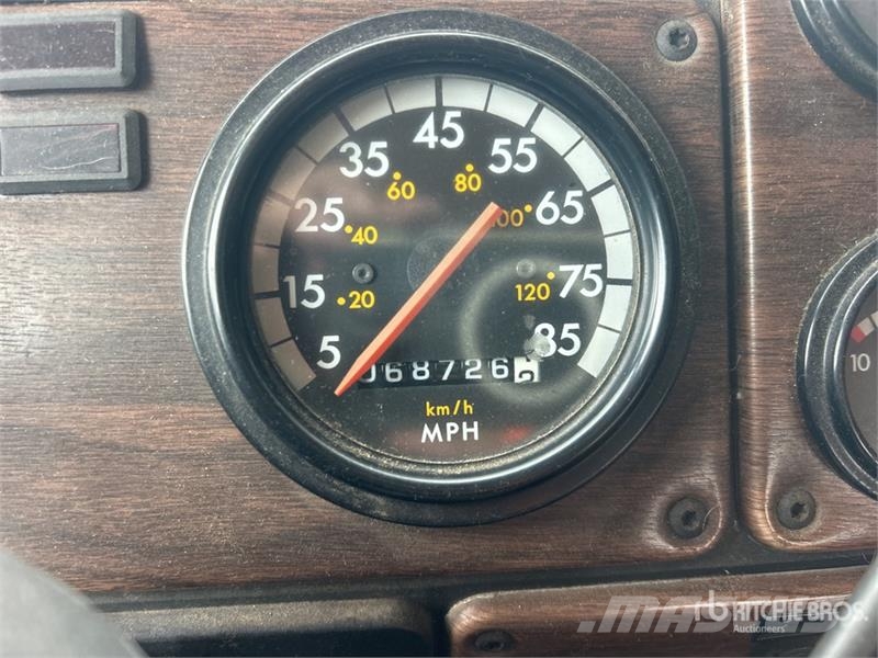 Freightliner FLB 6x4 Van Truck Фургони