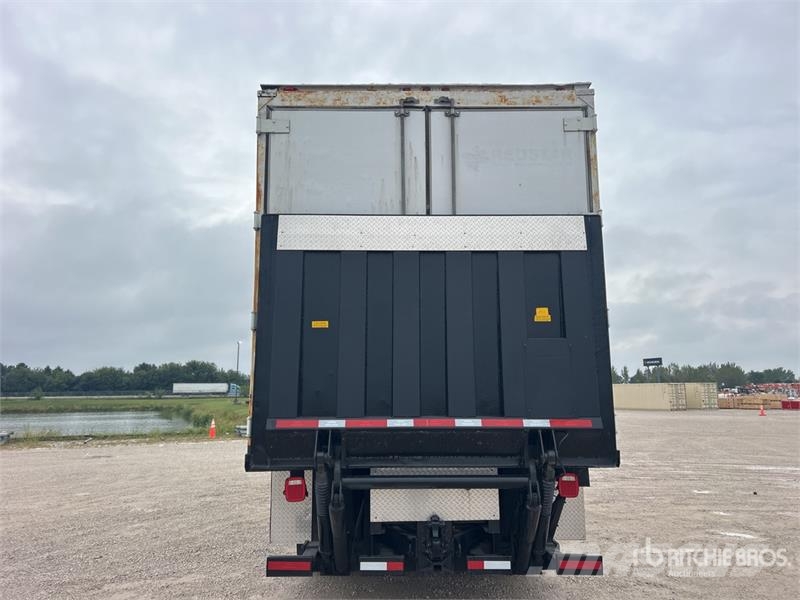 Freightliner FLB 6x4 Van Truck Фургони