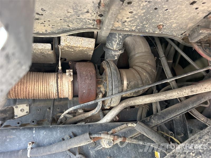 Freightliner FLB 6x4 Van Truck Фургони